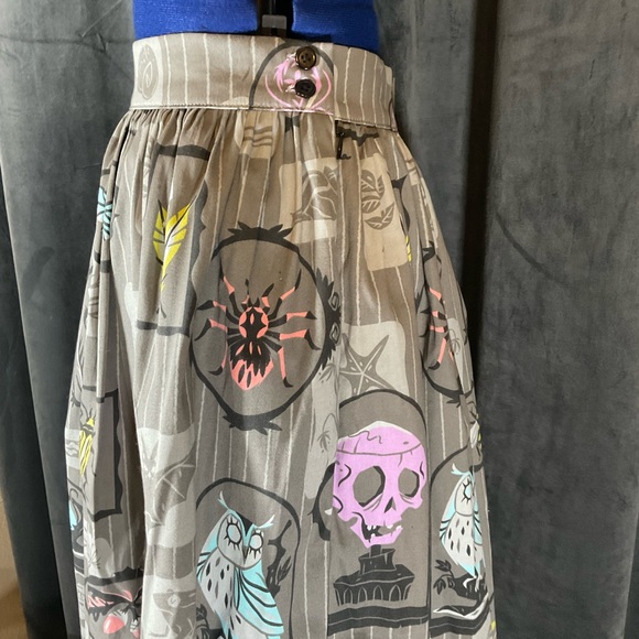 Kitschy Witch Designs Box Pleat Skirt in Wunderkammer print. Size S BNWT - Picture 4 of 6